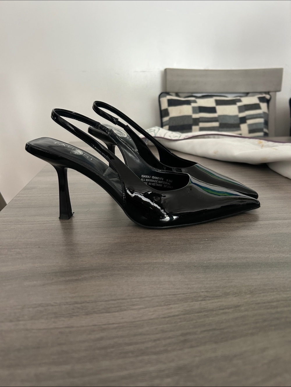 Tahari Black Patent Slingback Pointed Toe Heels